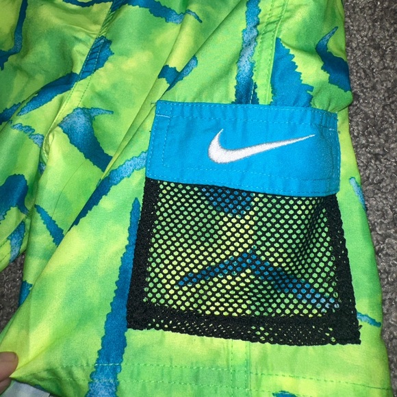 2 boys Nike swim suit trunks size medium - Picture 4 of 11